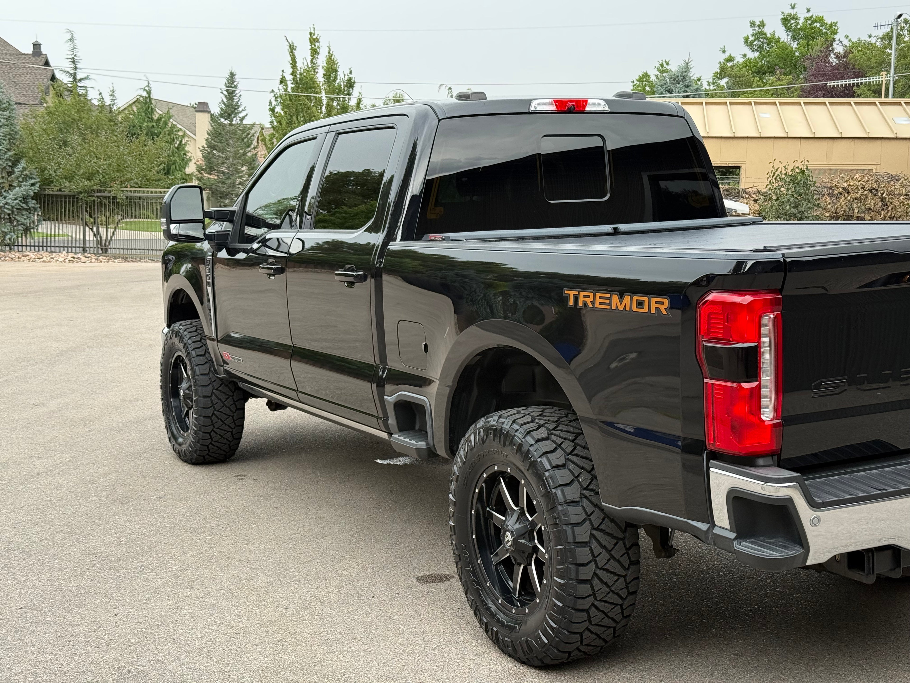 2023 Ford F-350 Super Duty Lariat Ultimate Tremor