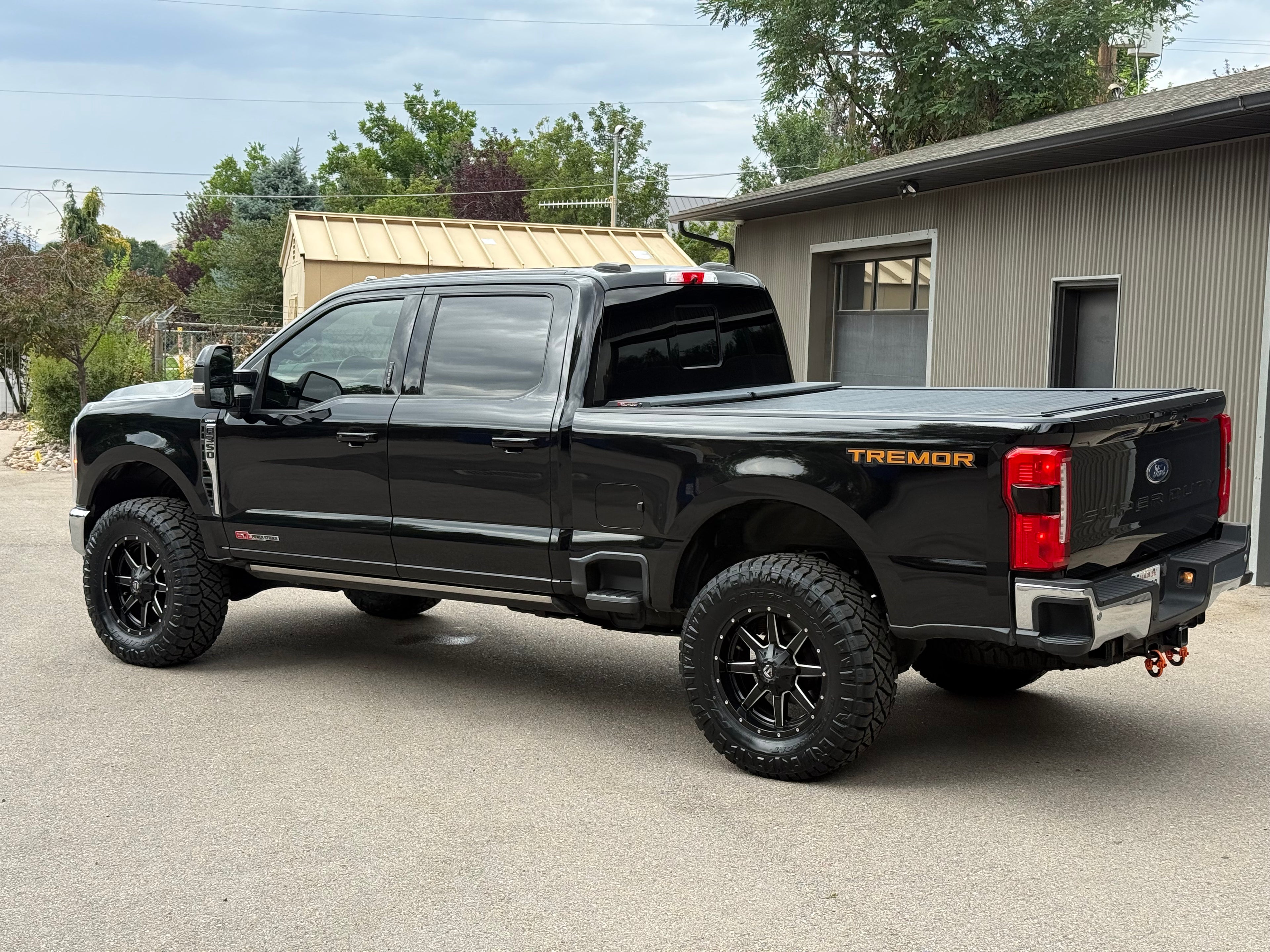 2023 Ford F-350 Super Duty Lariat Ultimate Tremor
